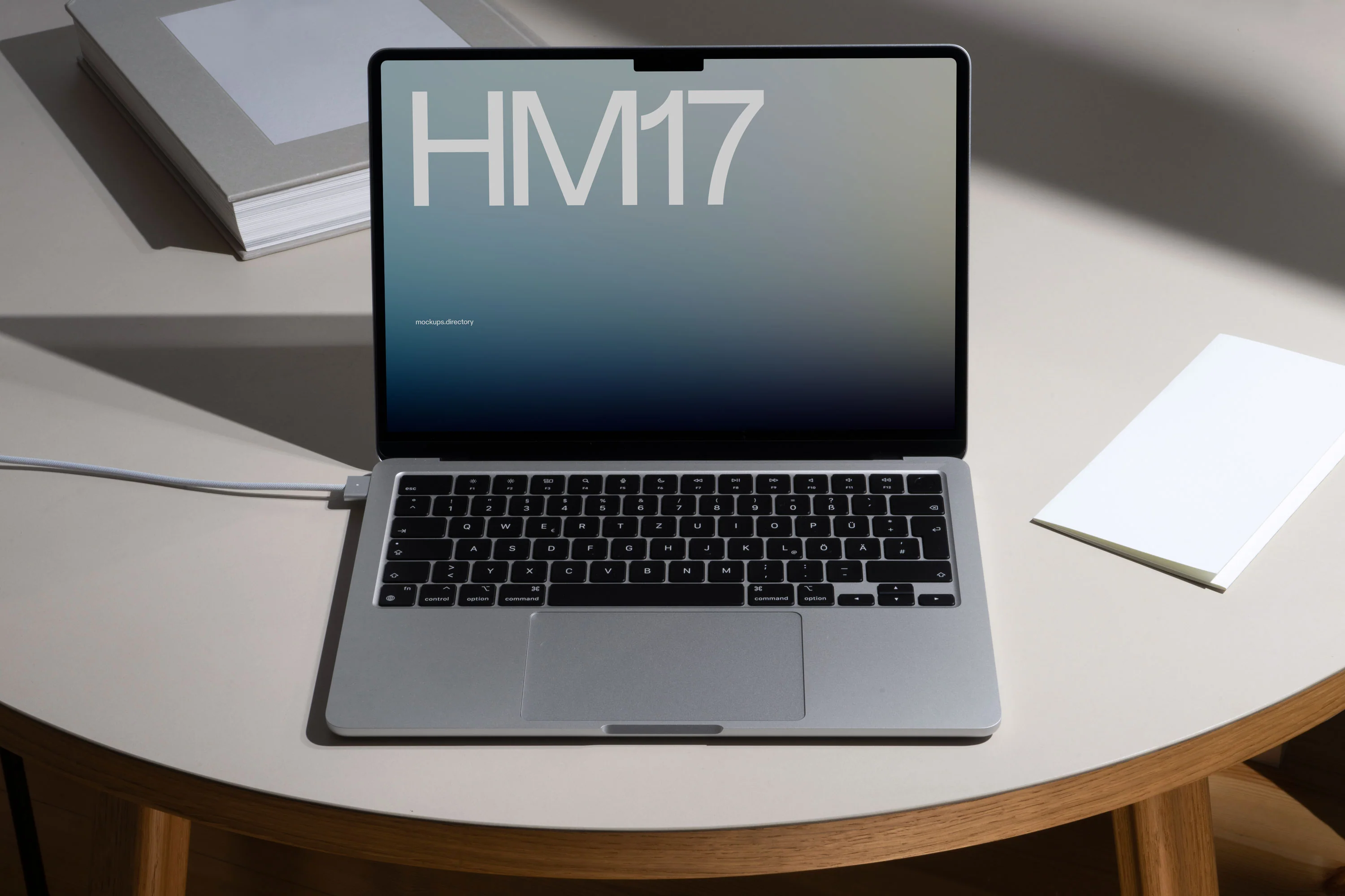 HM17 — MacBook Air - Image 2