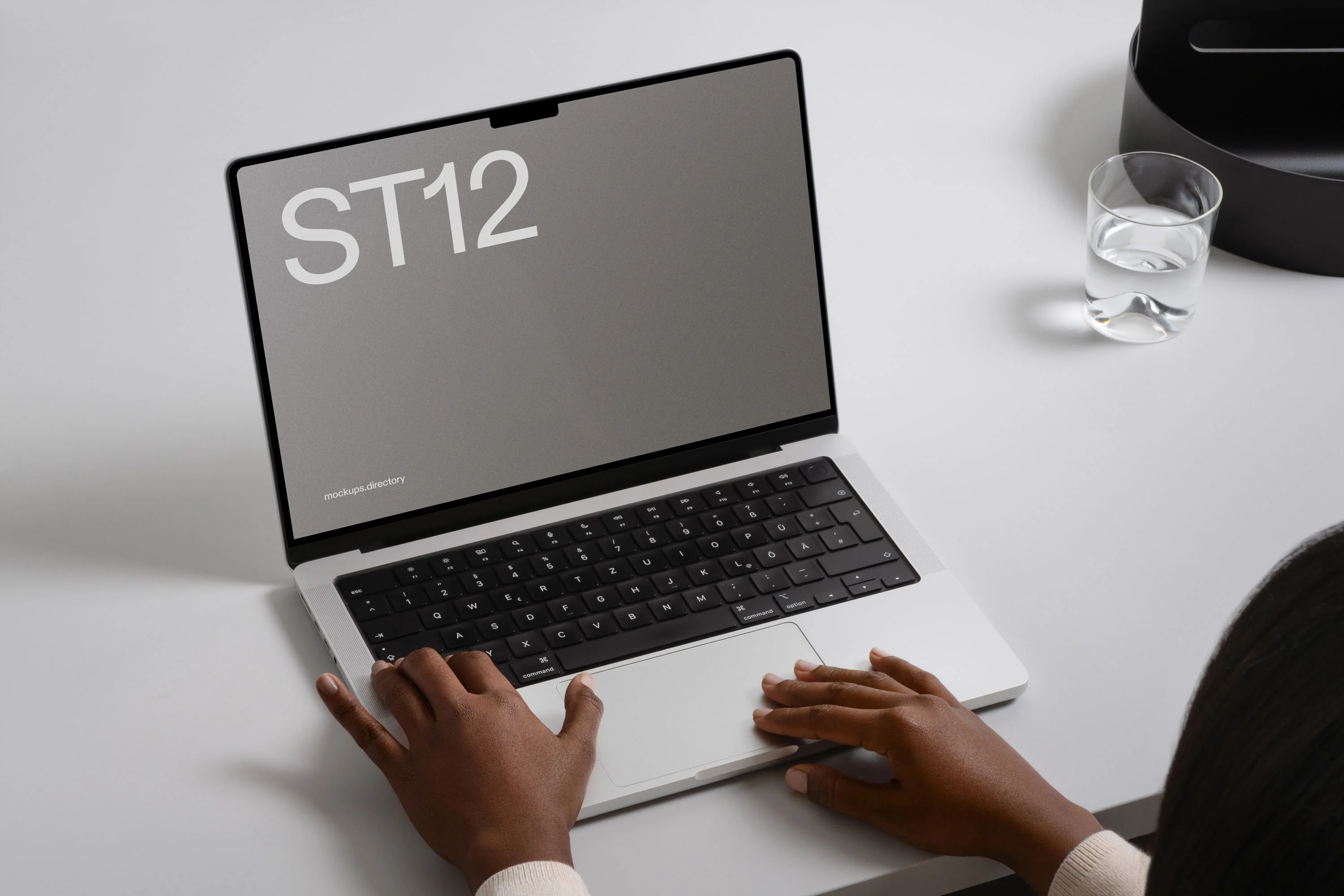 ST12 — MacBook Pro 14" - Image 2